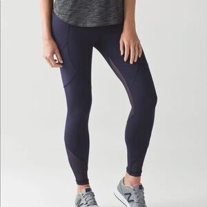 Lululemon Womens Navy Blue Mesh Cut Outrun Tights 7/8  Size 4 Small Pockets